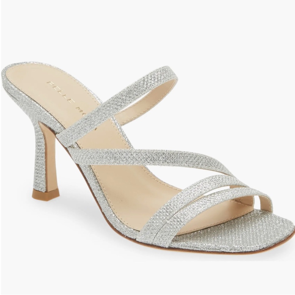 Pelle Moda Ostin Silver Metallic sandals. Ladies 8.5